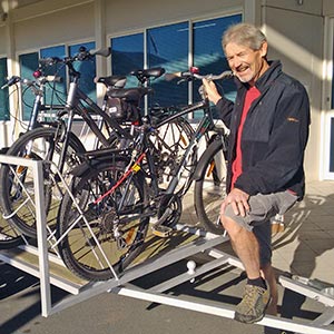 <strong>Courtesy Coach</strong> - FREE Airport or Bus pickups.